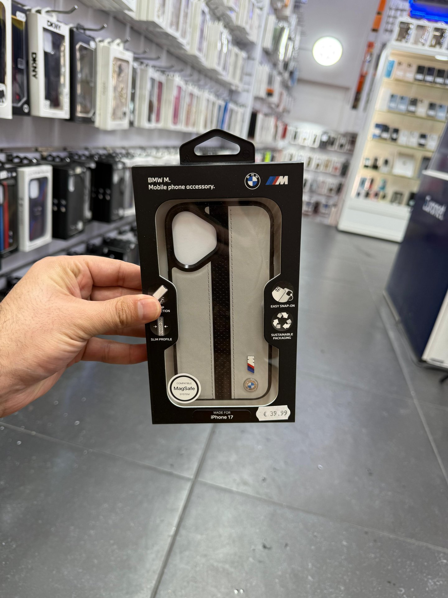 Guess iPhone 17 Case - image 3